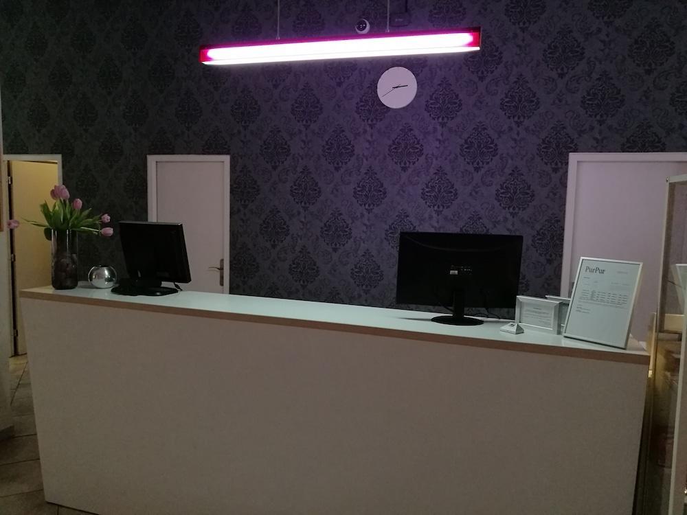 Hotel Purpur Praag Buitenkant foto