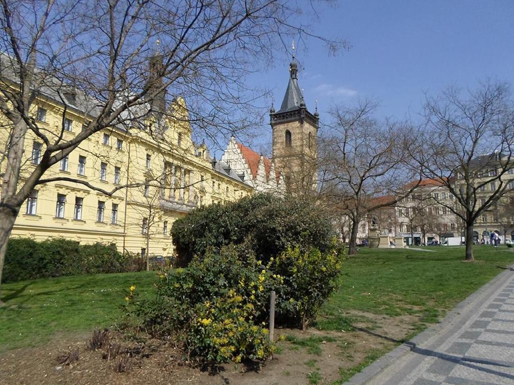 Hotel Purpur Praag Buitenkant foto