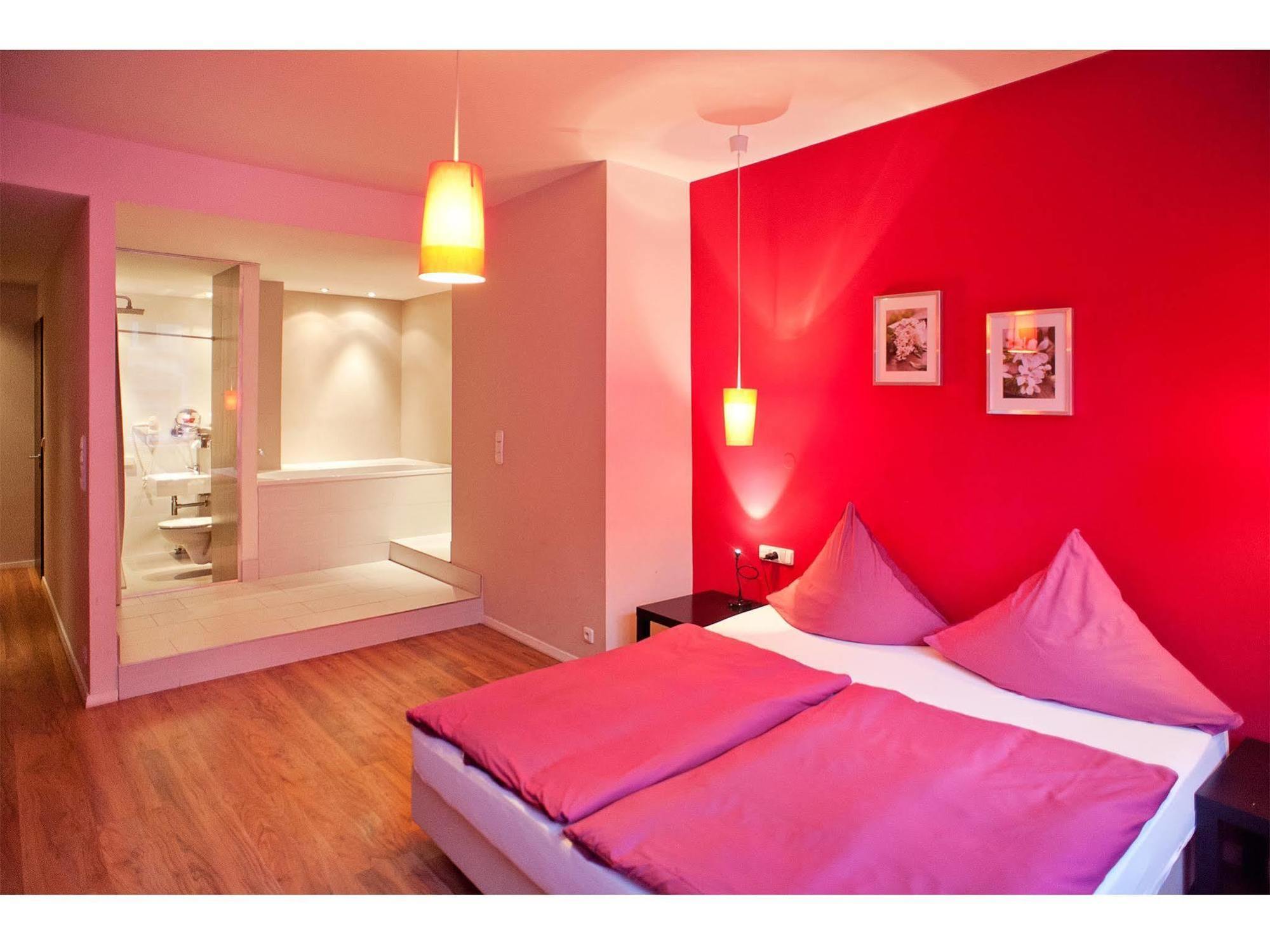 Hotel Purpur Praag Buitenkant foto