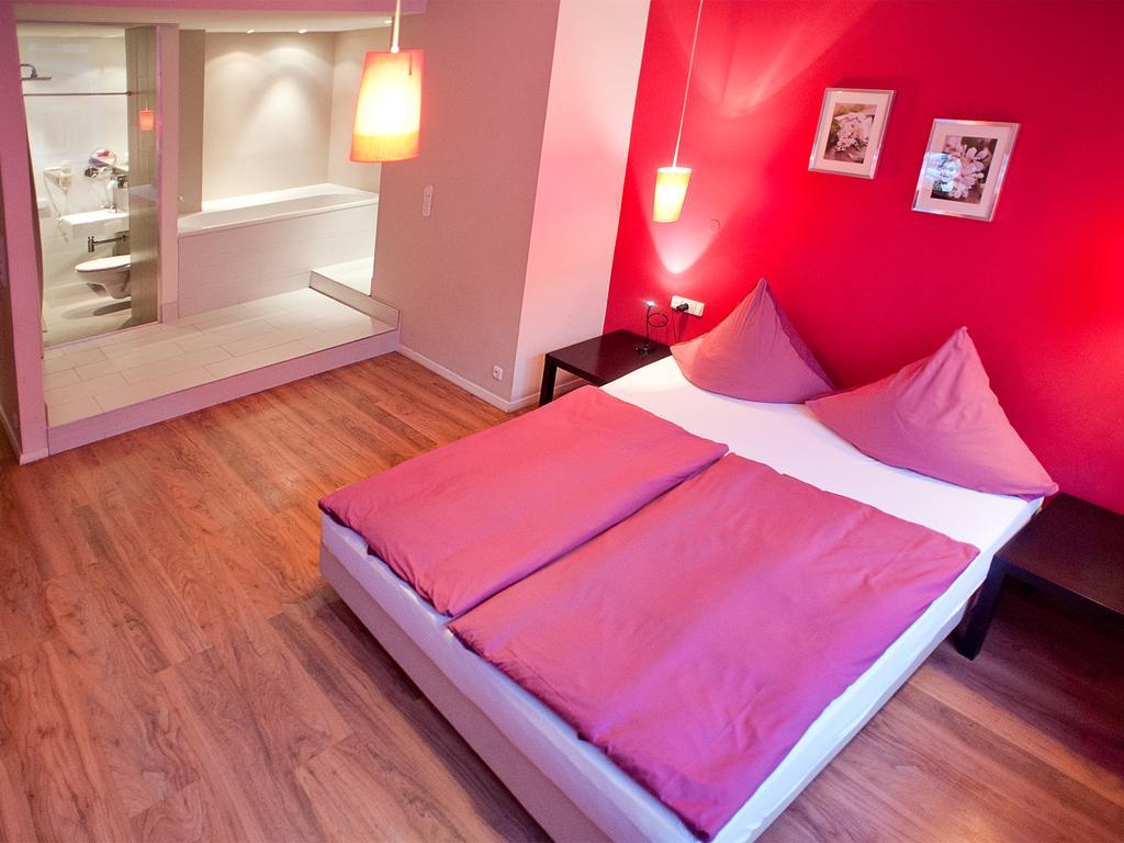 Hotel Purpur Praag Buitenkant foto