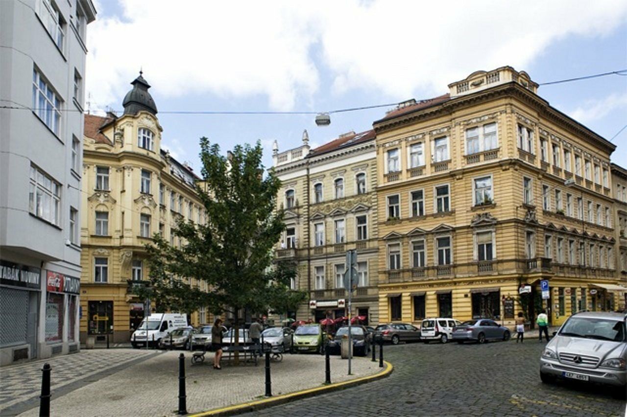 Hotel Purpur Praag Buitenkant foto