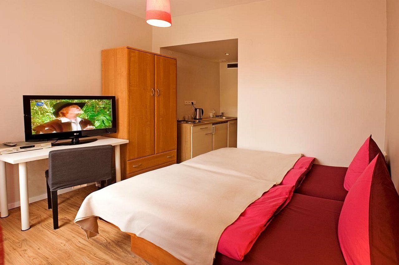 Hotel Purpur Praag Buitenkant foto